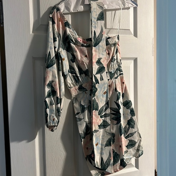 EUC Billabong x The Salty Blonde Sunkissed One Shoulder Floral Mini Dress - Picture 2 of 3